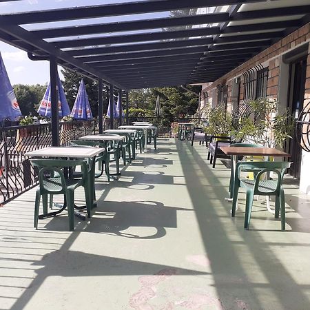 Hotel Restaurant La Chaumiere Du Lac Clairvaux-les-Lacs Esterno foto
