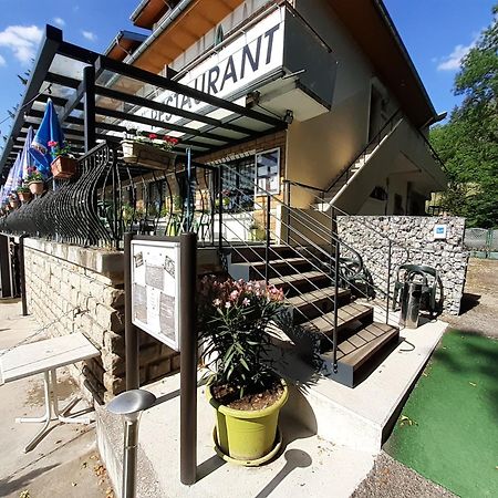 Hotel Restaurant La Chaumiere Du Lac Clairvaux-les-Lacs Esterno foto