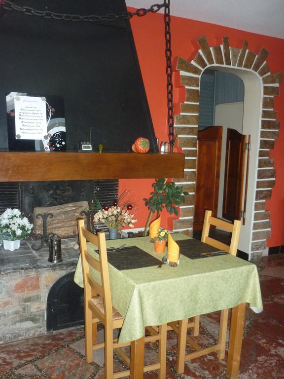 Hotel Restaurant La Chaumiere Du Lac Clairvaux-les-Lacs Esterno foto