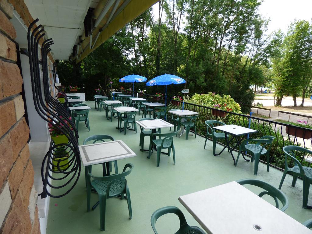 Hotel Restaurant La Chaumiere Du Lac Clairvaux-les-Lacs Esterno foto