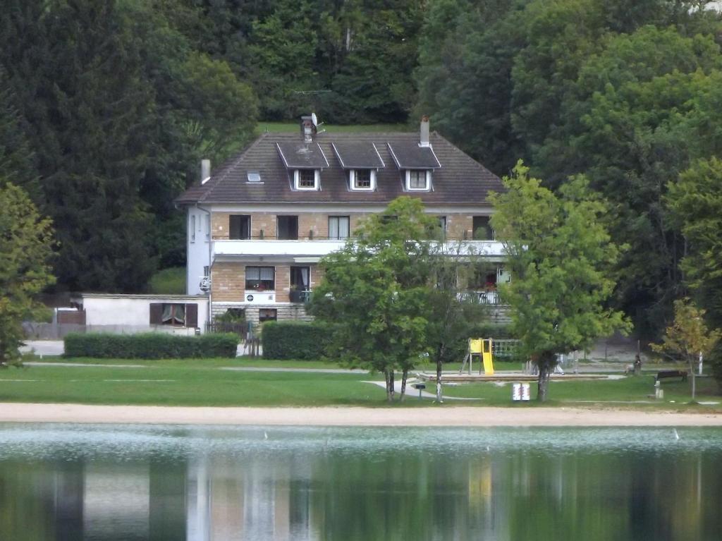 Hotel Restaurant La Chaumiere Du Lac Clairvaux-les-Lacs Esterno foto