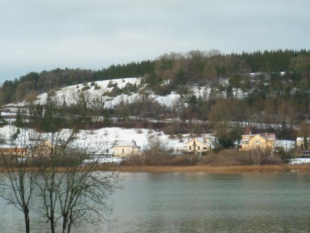 Hotel Restaurant La Chaumiere Du Lac Clairvaux-les-Lacs Esterno foto